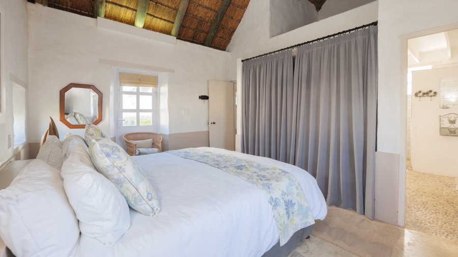 4 Bedroom Property for Sale in Struisbaai Western Cape